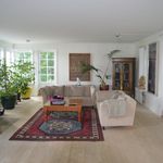 Rent 5 rooms house of 150 m² in Täby