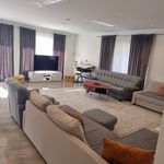 Hyr ett 6-rums hus på 185 m² i Huddinge