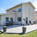 Rent 6 rooms house of 155 m² in Gröndal