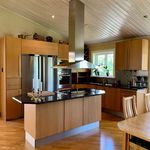 Rent 5 rooms house of 150 m² in Lerum