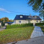 Rent 8 rooms house of 413 m² in Täby